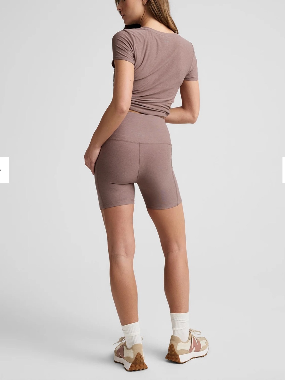 BEYOND YOGA KEEP PACE 5” POCKET SHORT CHILI RED - Picture 5 of 7